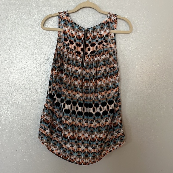 19 Cooper lightweight sleeveless blouse. Size Medium - Picture 4 of 6